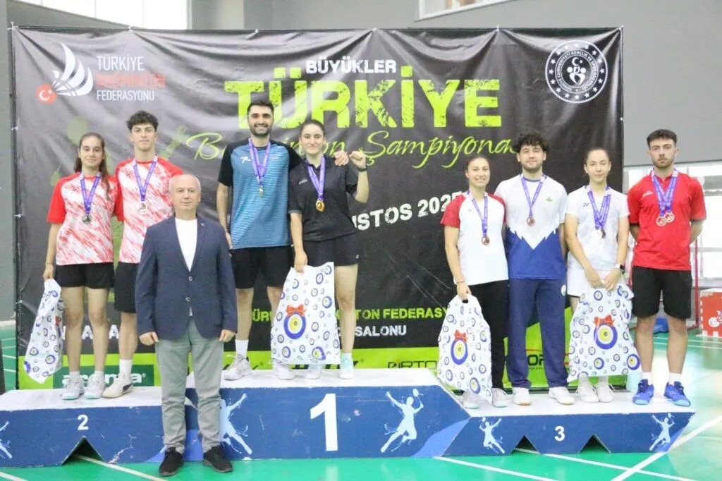Badmintonda Turkiyenin 1 Ve 2 Numarasi Erzincan Karisik