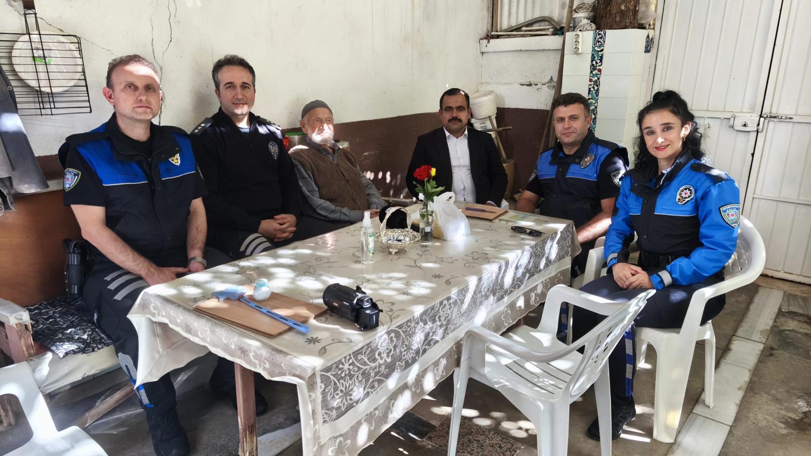 Polis 4
