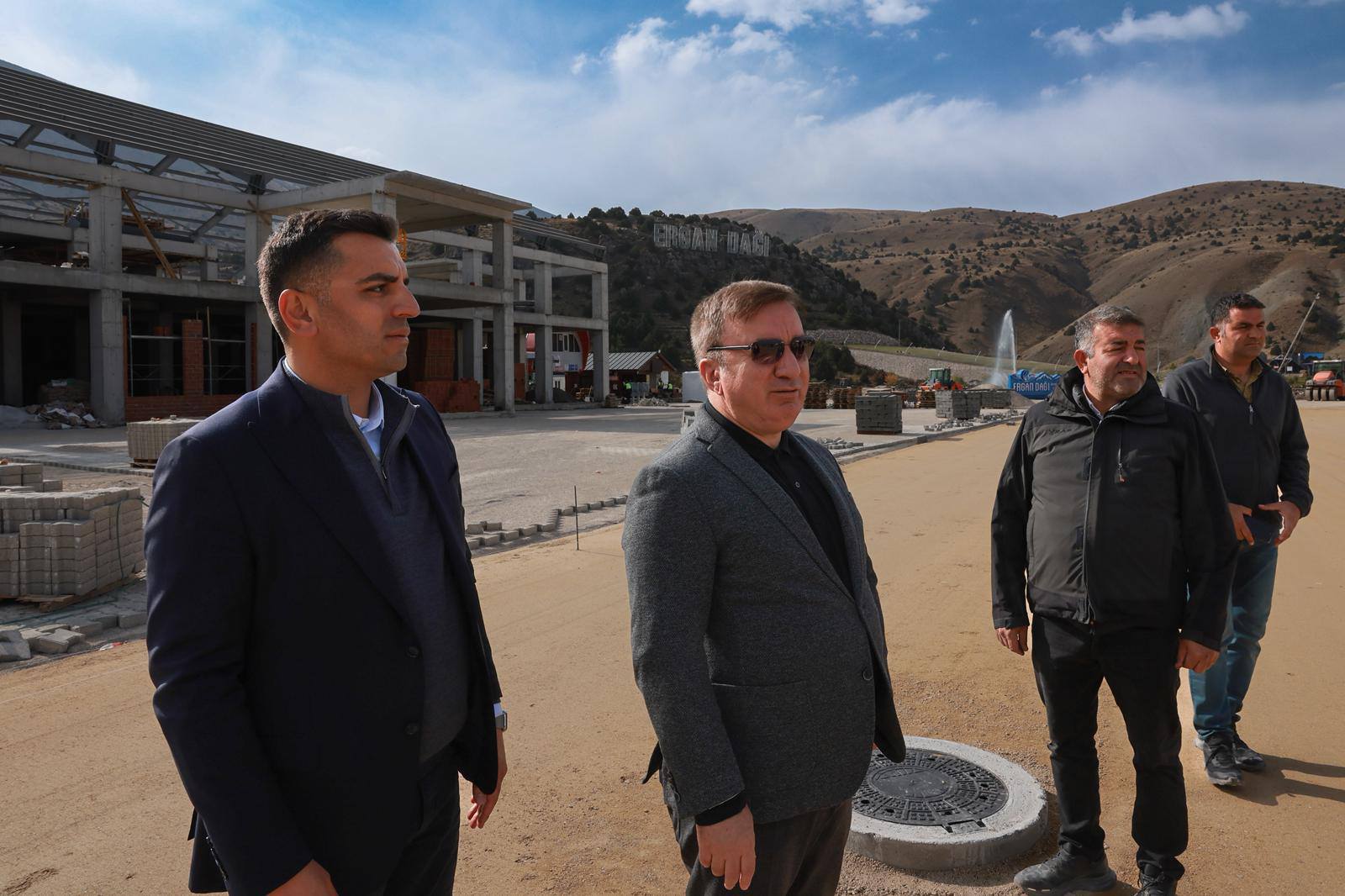 578927992 1140055691577920 1842849188218498904 N