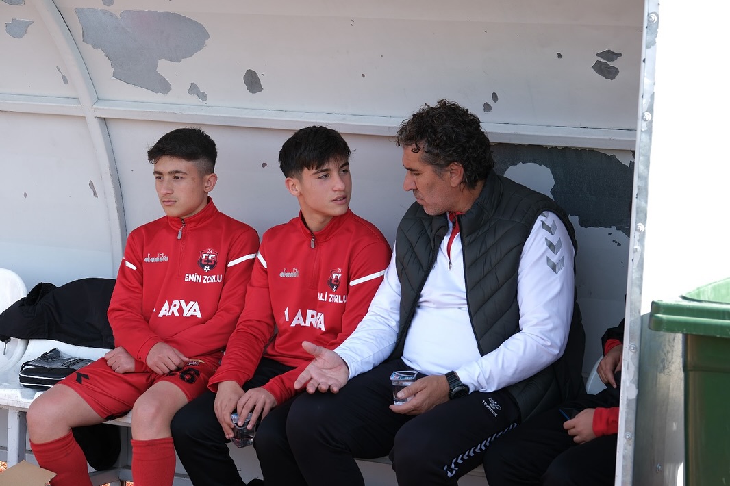 580644768 18102880399654437 8776548490142406812 N