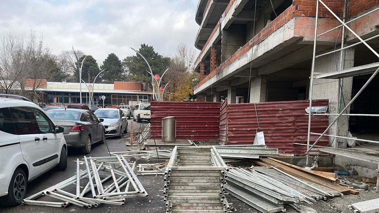 5D1589D5 B1Ed 4B3B A3C5 574B3Fbd7053