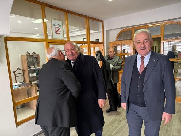 615437920 10237651706859588 949983514530312578 N