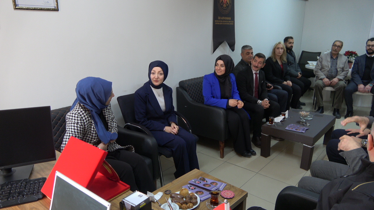 Güvenli̇k Dernek (9)