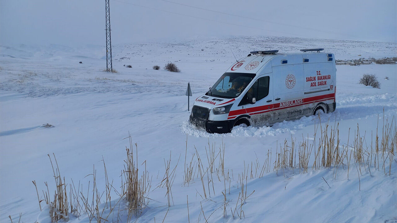 Kar Ti̇pi̇ Ulaşim Ambulans 4