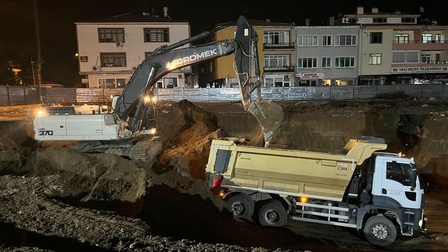 Merkez Çarşisi Hafri̇yat (2)