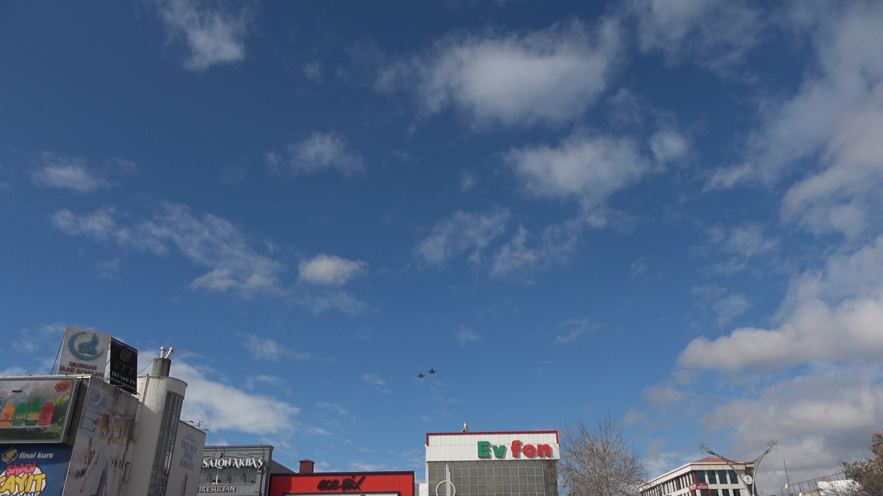 Muhari̇p Uçak Geçi̇şi̇ Erzi̇ncan (1)