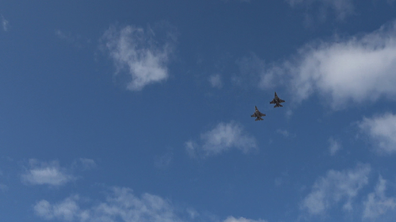 Muhari̇p Uçak Geçi̇şi̇