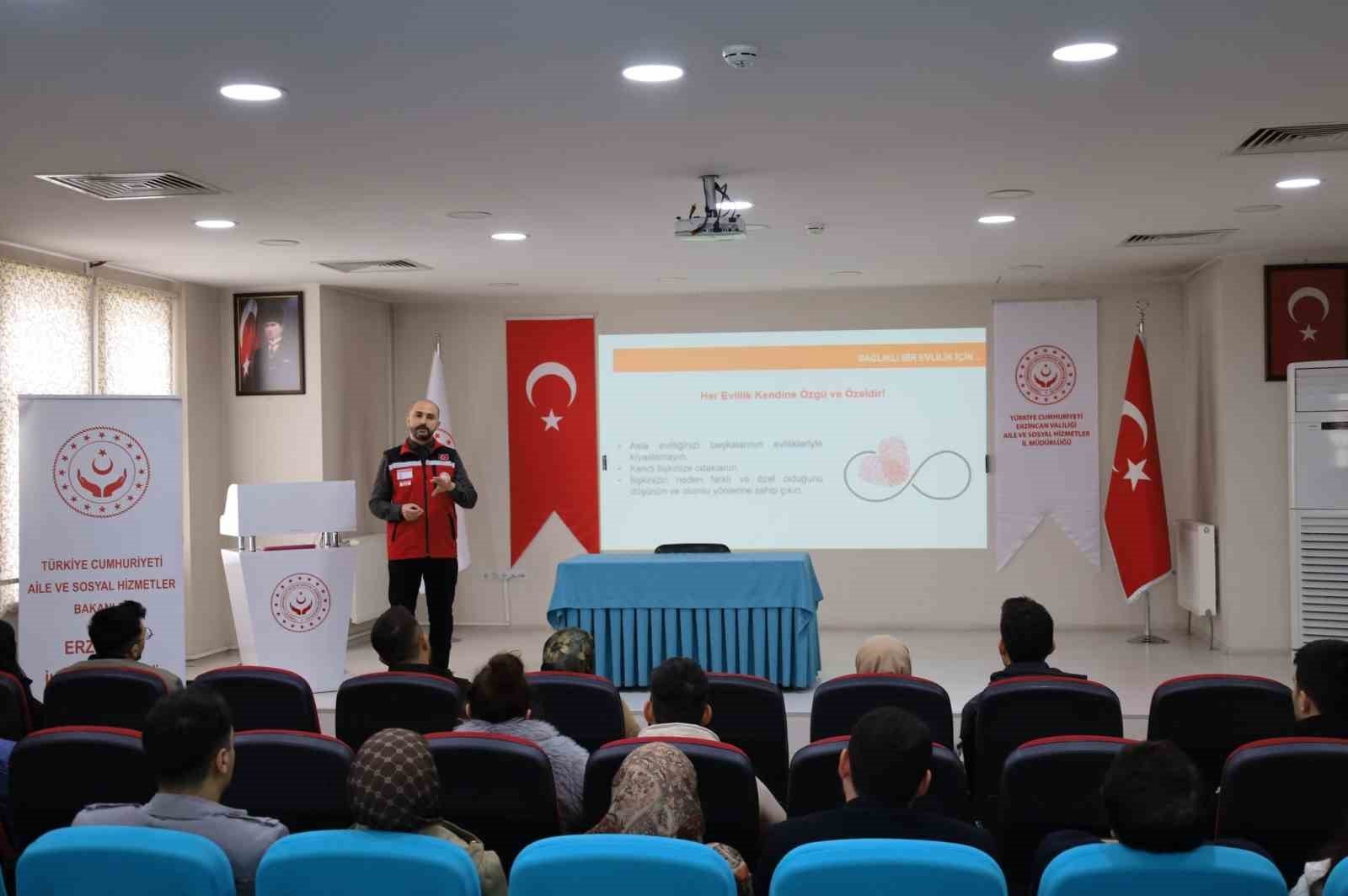 Evlenecek Gençlere Yönelik Eğitimler Sürüyor