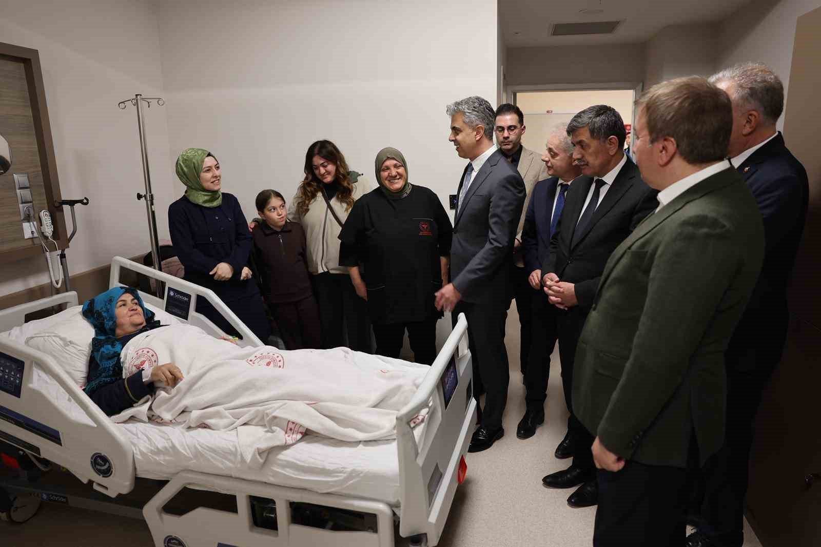 Vali Aydoğdu'dan Hastalara Ziyaret