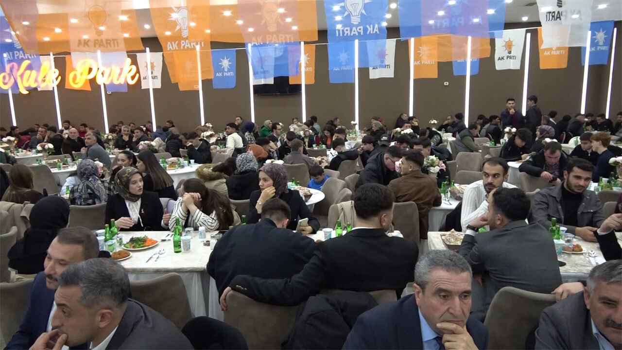 Ak Parti̇ İftar Programi 8