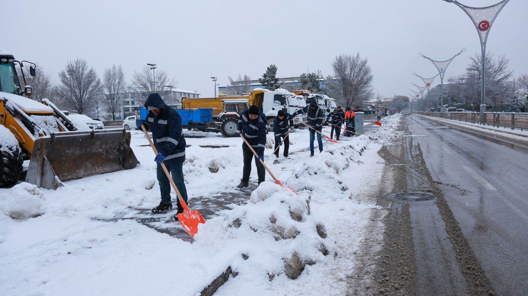 Beledi̇ye Kar Küreme Tuzlama (2)