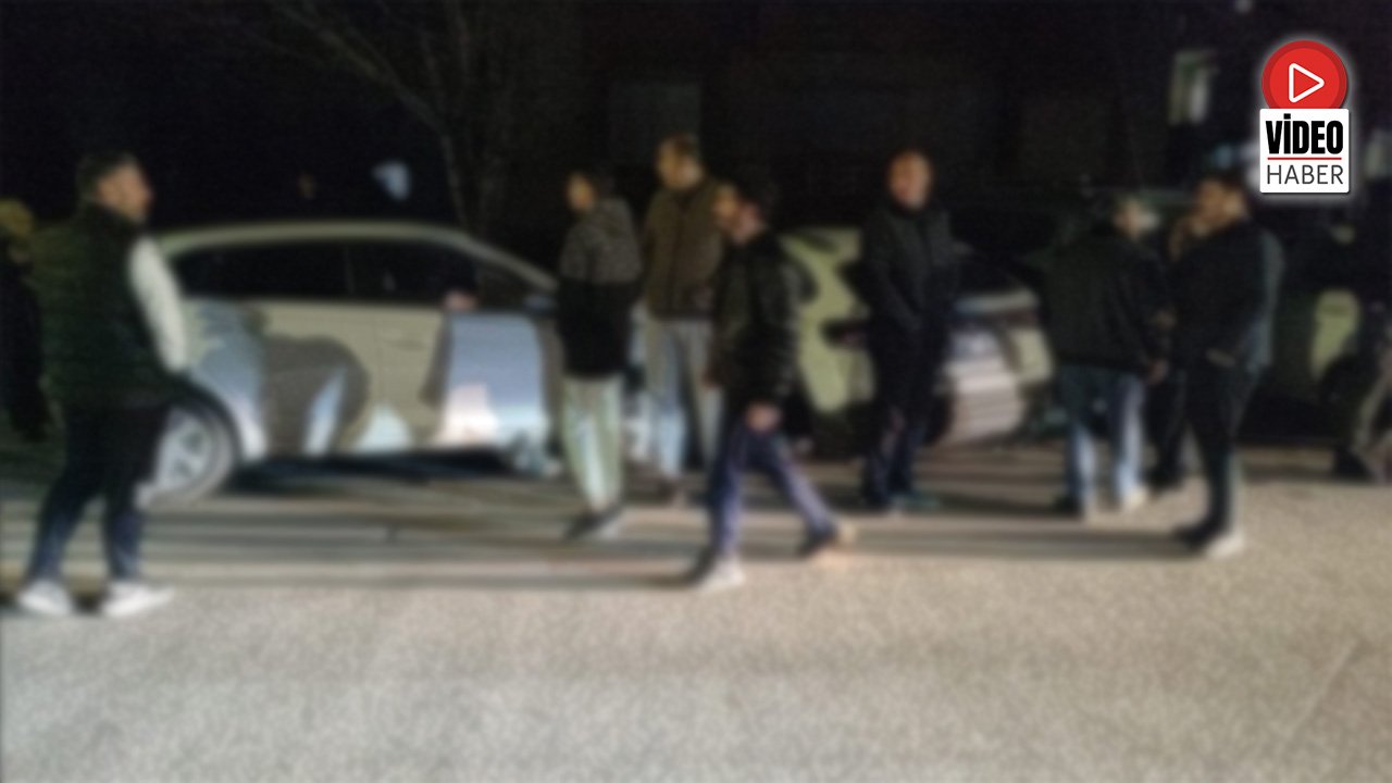 Direksiyon Hakimiyetini Kaybetti, 2 Araç Kullanılamaz Hale Geldi