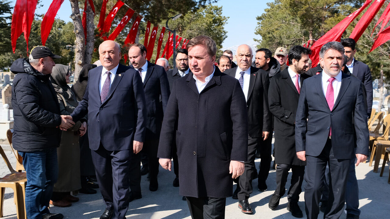 Deprem Şehi̇tli̇ği̇ Anma 1