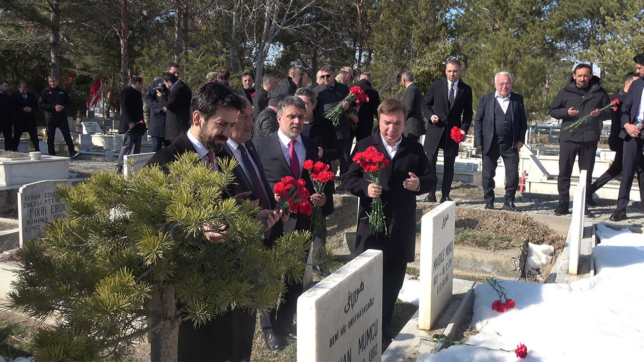 Deprem Şehi̇tli̇ği̇ Anma 4