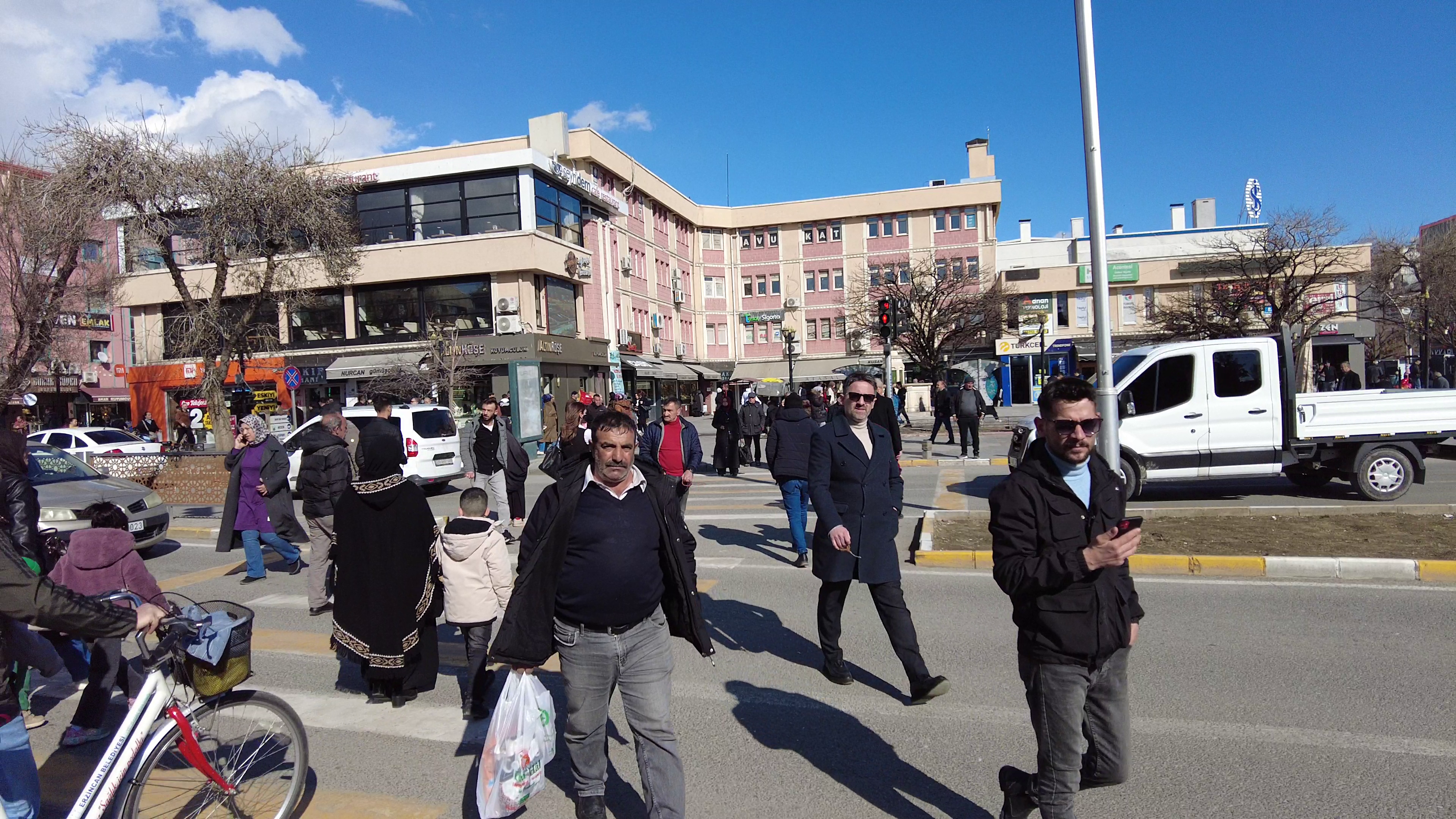 Dörtyol Meydan Kalabalik Halk (3)