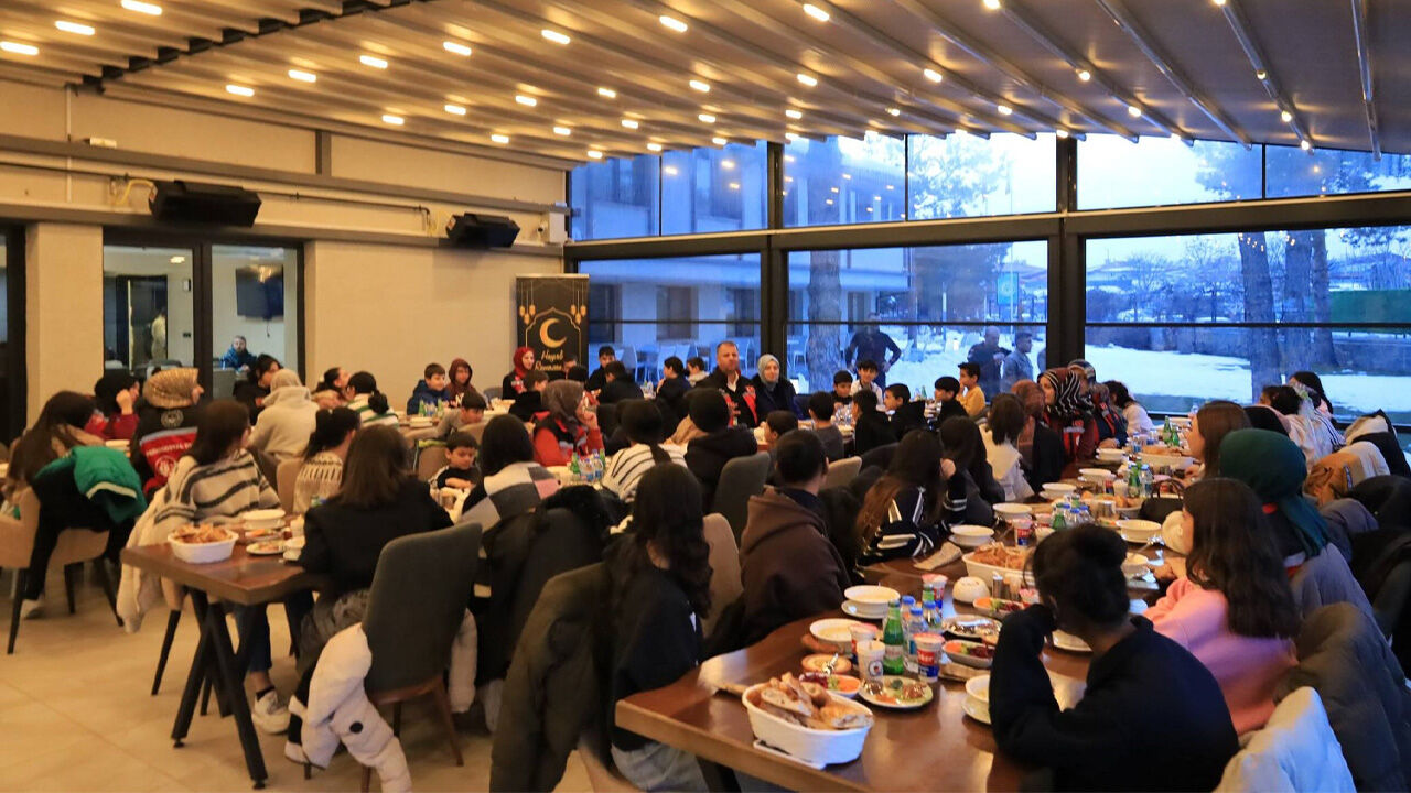 Dünya Yeti̇mler Günü 2