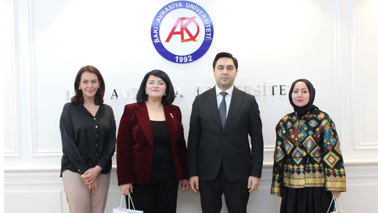 Ebyü Türk Dünyasi Kadin 3