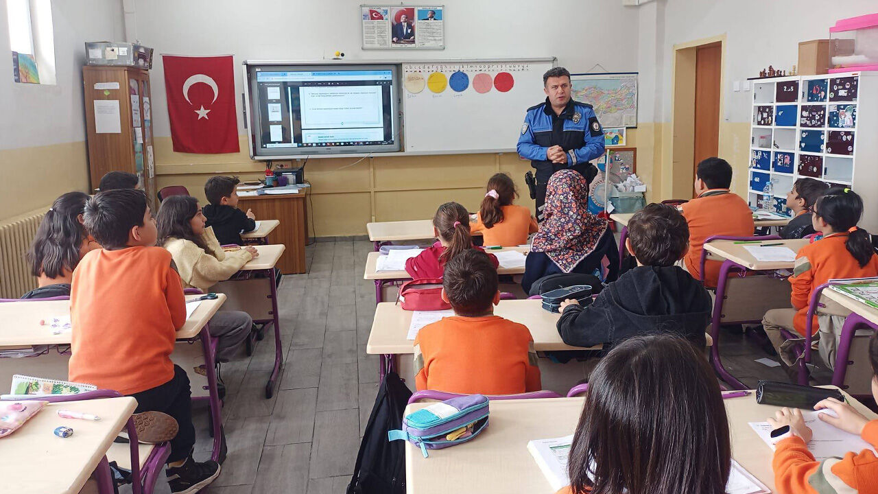 Emni̇yet Çocuk Poli̇si̇ 6