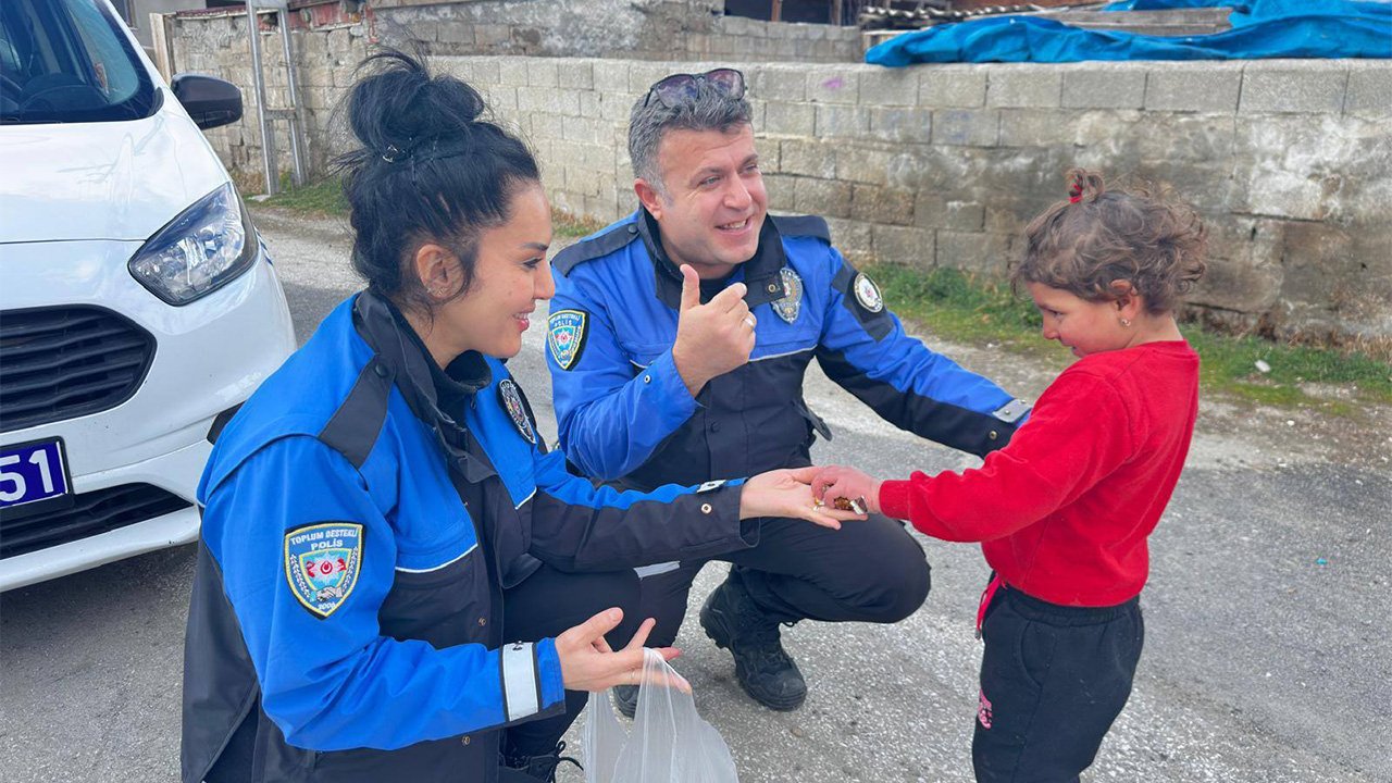 Emni̇yet Çocuklar Bayram Şekeri̇ 4