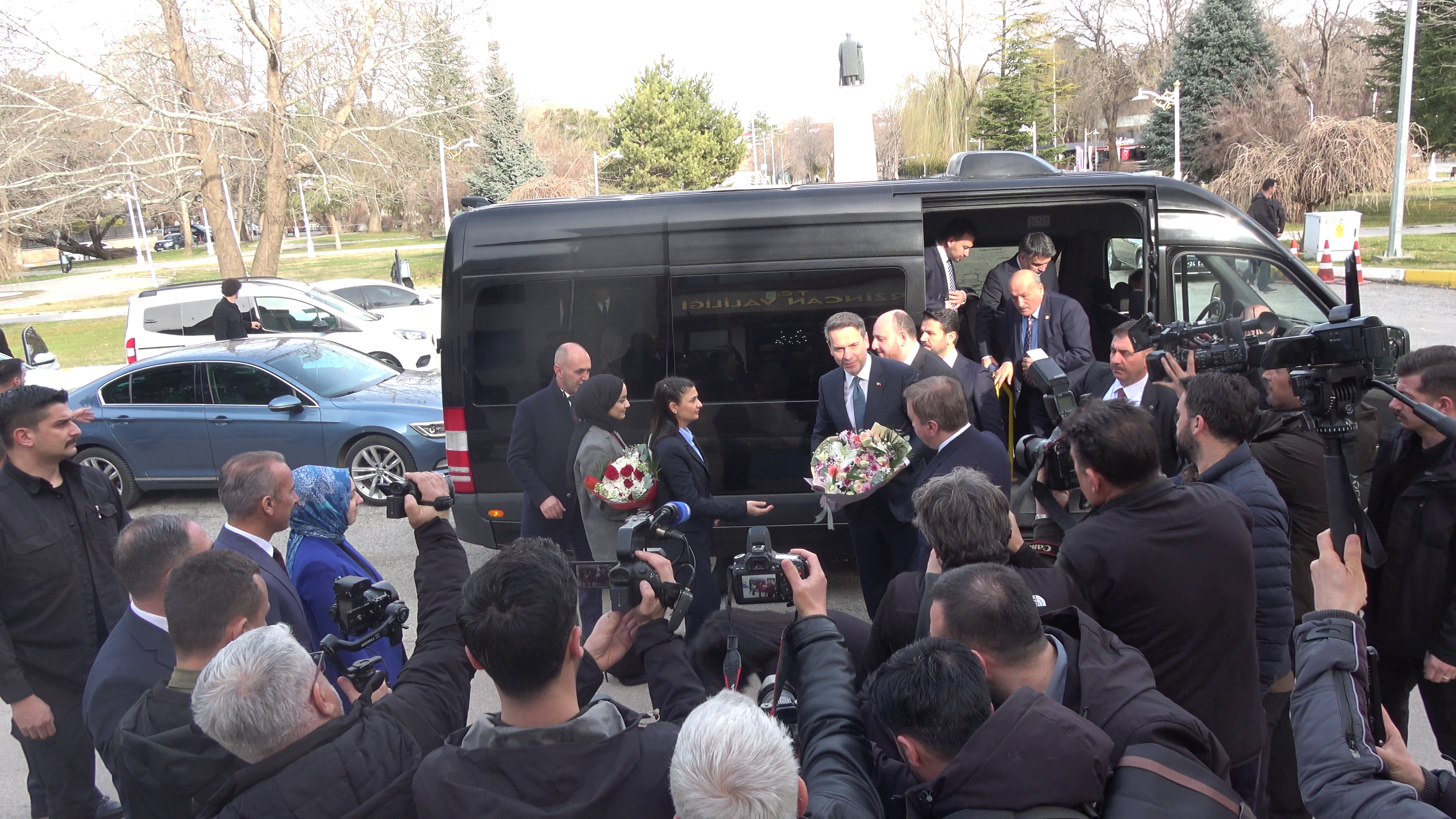 Enerji̇ Ve Tabi̇ Kaynaklar Bakani Alparslan Bayraktar (1)