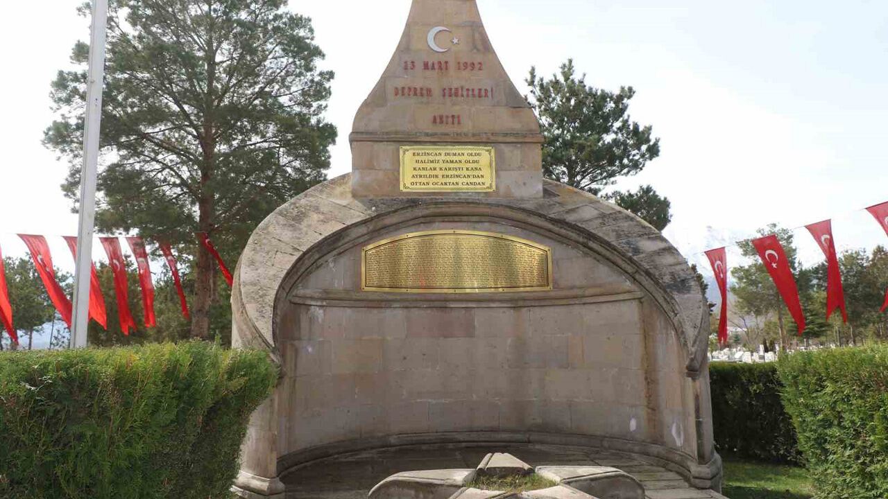 Erzi̇ncan Deprem Şehi̇tli̇ği̇