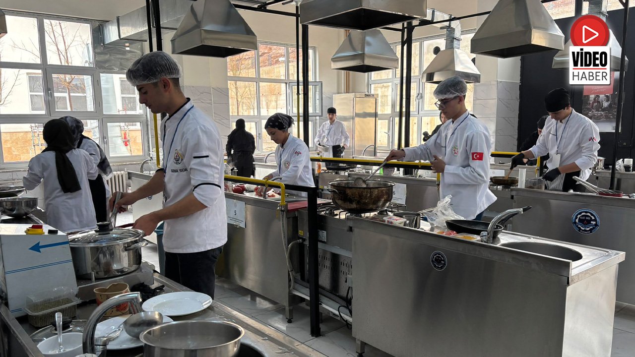 Erzincan'ın Genç Şefleri Gastronomi Yarışında Zirvede