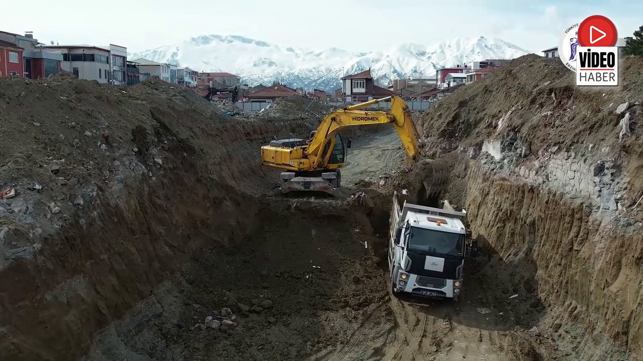 Merkez Çarşısında Hafriyat Süreci Devam Ediyor