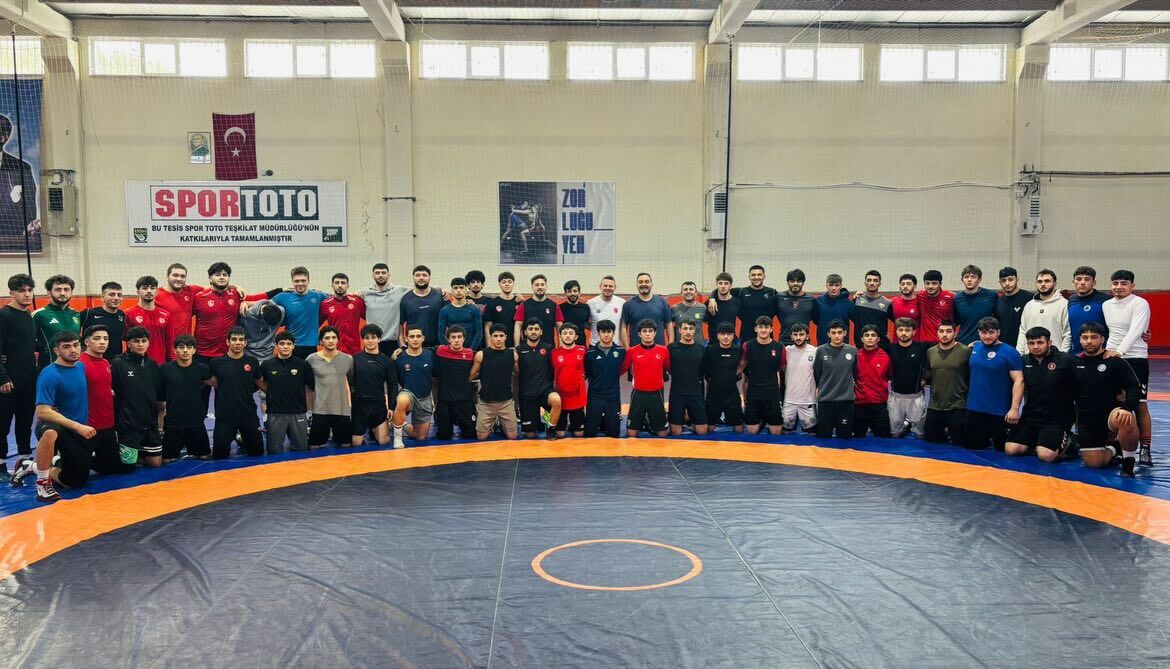 Mi̇lli̇ Güreşçi̇ler 1