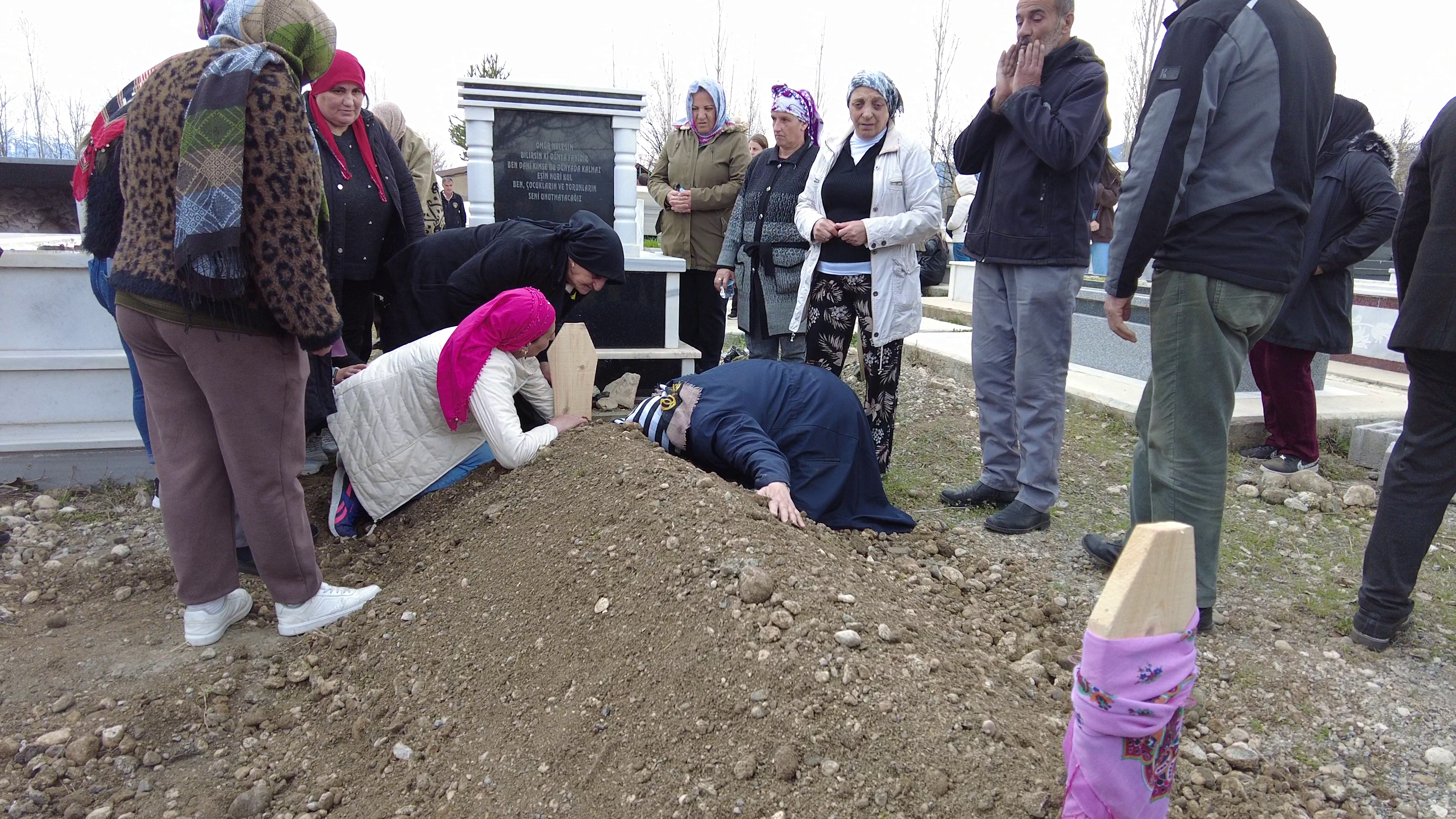 Bahar Aksüt Yalinca Köyü Mezarliği (5)