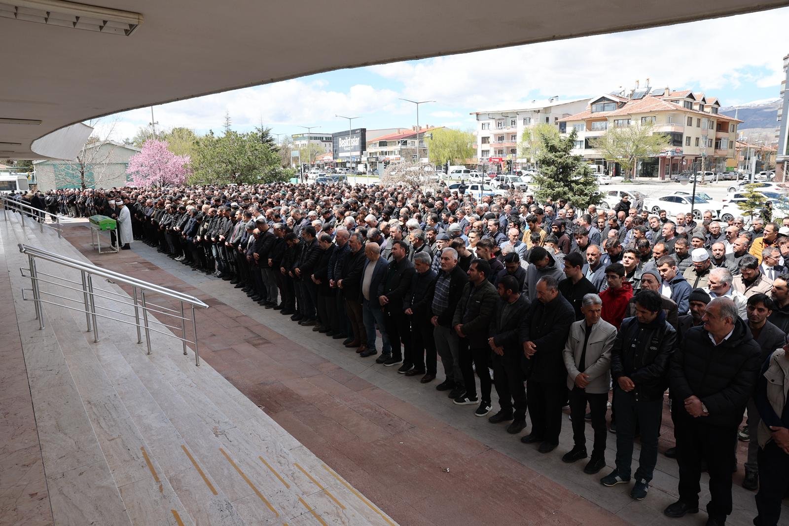 677212166 1265738055676349 8462118565801659371 N