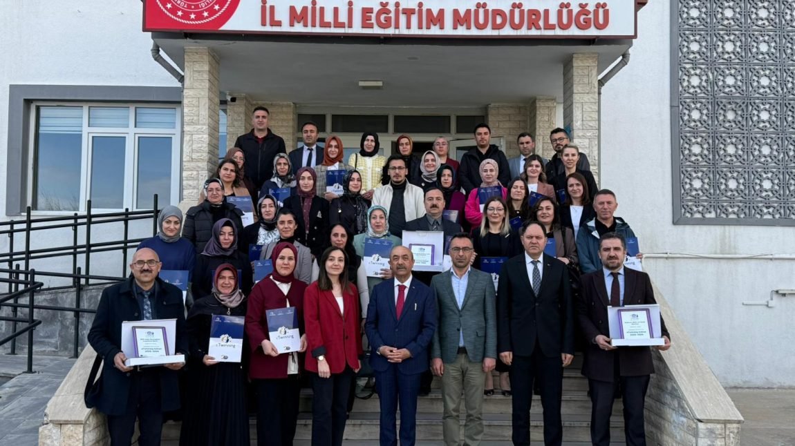 İmkb Müşi̇r Zeki̇ Paşa Ortaokulu 1