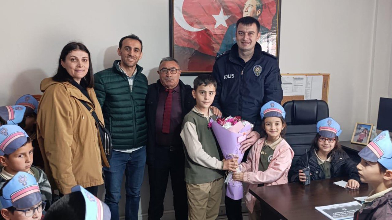 Mi̇ni̇kler Poli̇s Çi̇çekler 2