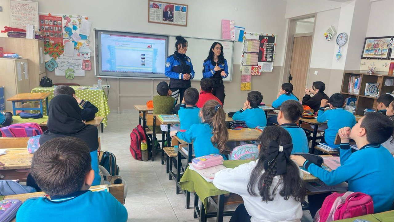 Poli̇sler Öğrenci̇ler Eği̇ti̇m 1