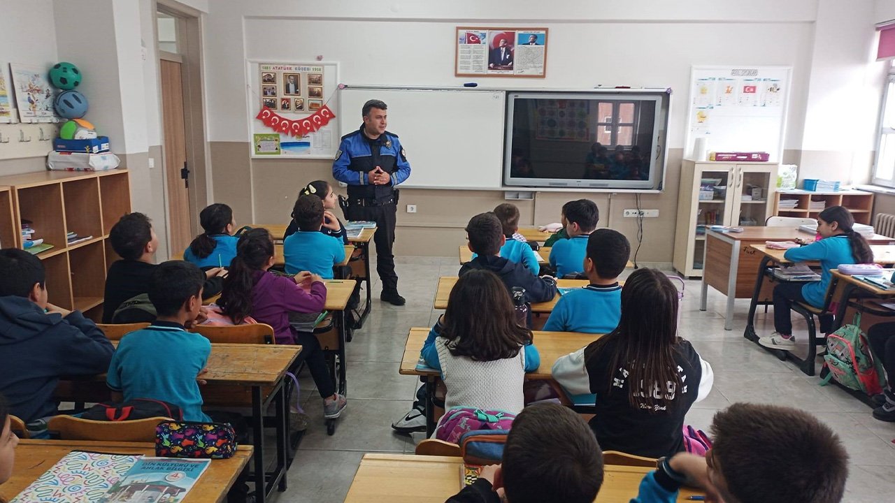 Poli̇sler Öğrenci̇ler Eği̇ti̇m 2