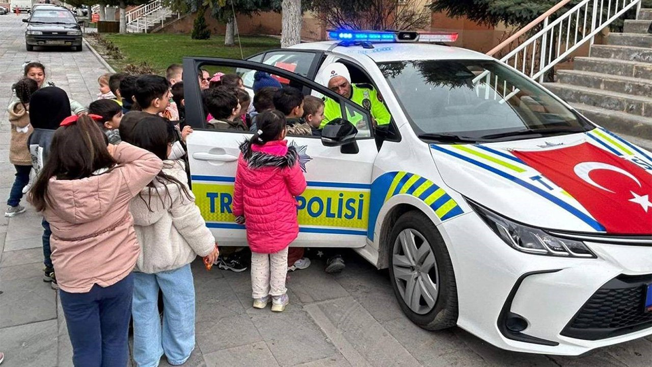 Üzümlü Öğrenci̇ler Emni̇yet Zi̇yaret 4