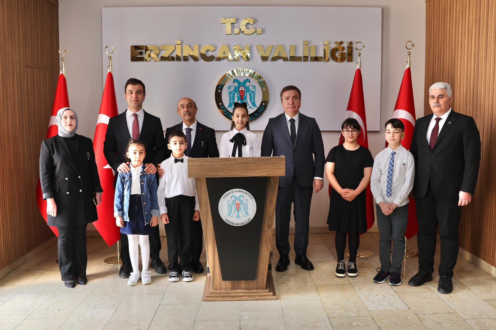 Vali̇li̇k 23 Ni̇san Öğrenci̇ler 3