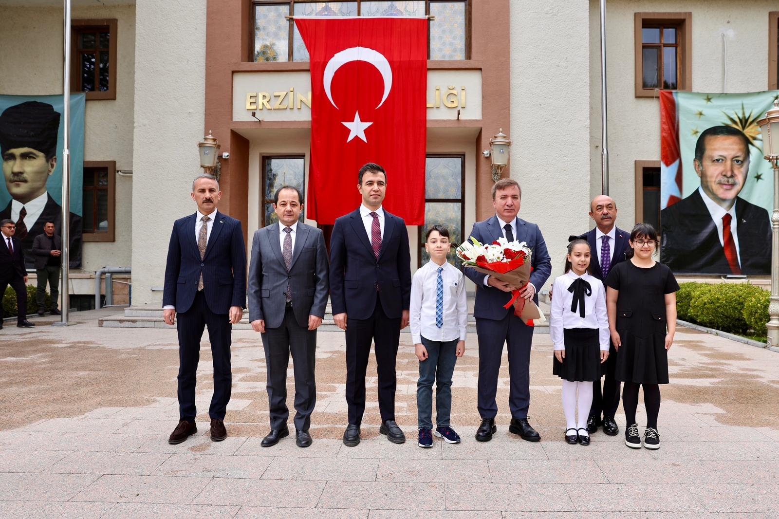 Vali̇li̇k 23 Ni̇san Öğrenci̇ler 4