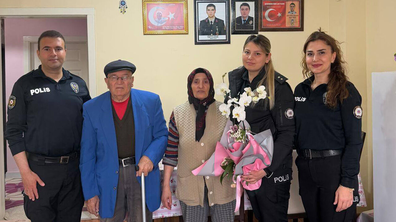 Emni̇yet Anneler Günü Zi̇yaret 7