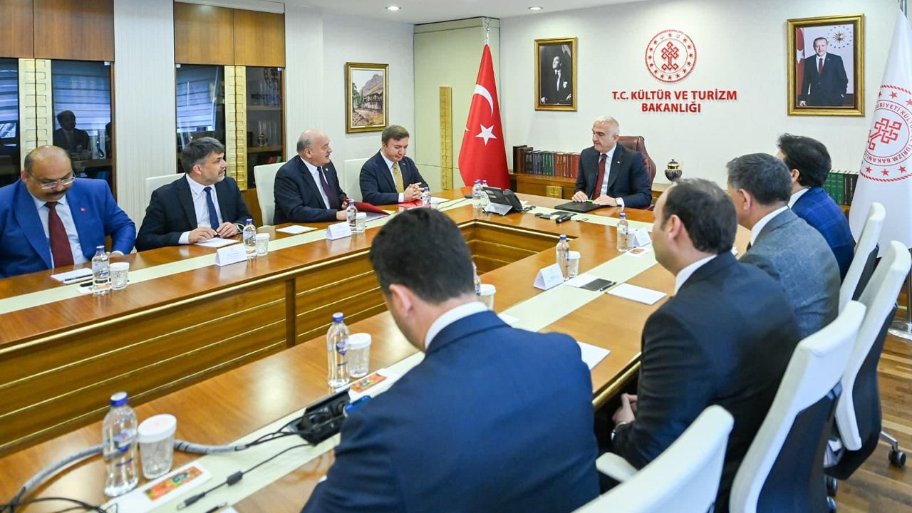 Erzi̇ncan Heyeti̇ Bakan Zi̇yareti̇ 2