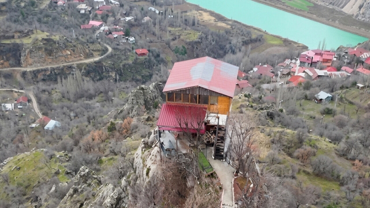 Kemali̇ye Kayaliklarin Üzeri̇ndeki̇ Ev 5