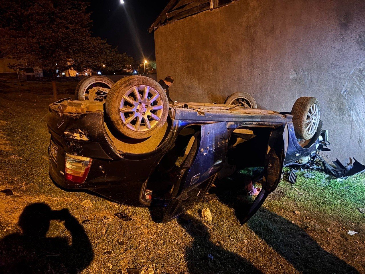 Trafi̇k Kazasi Bahçeye Daldi (4)
