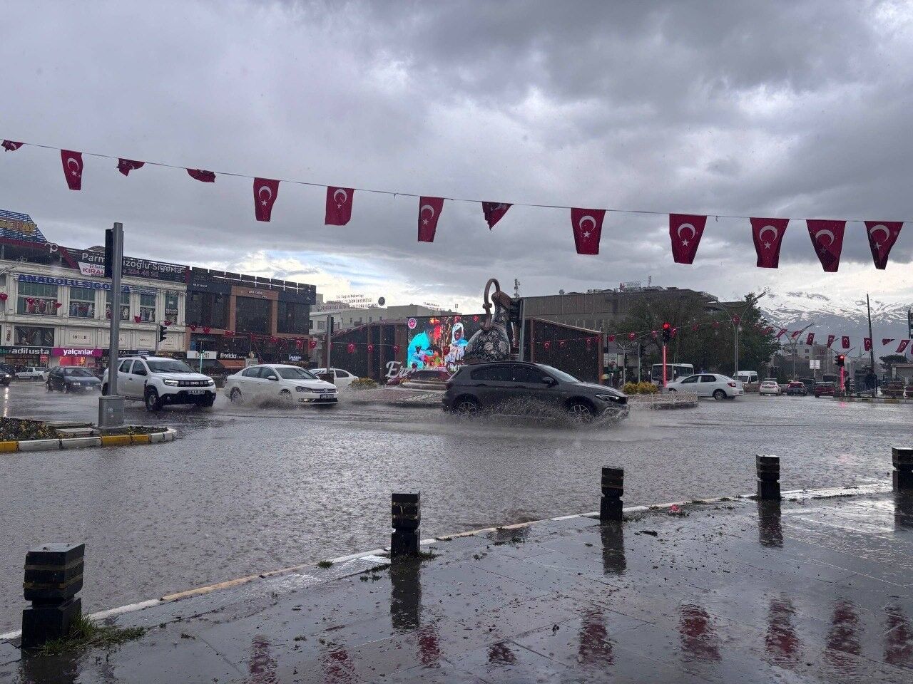 Yağiş Yağmur Sağanak (2)