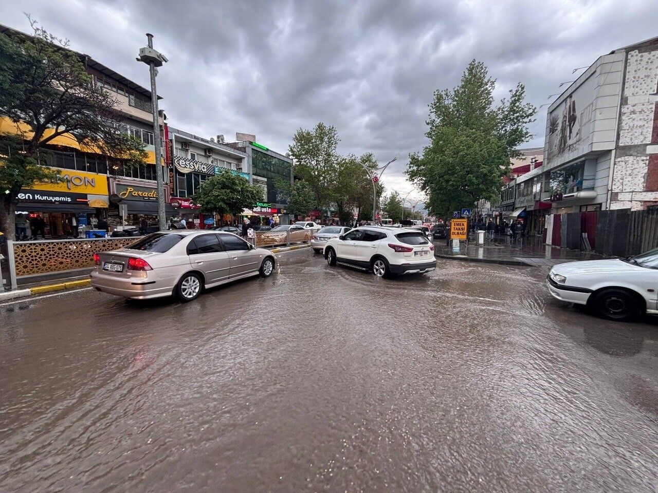 Yağiş Yağmur Sağanak (3)