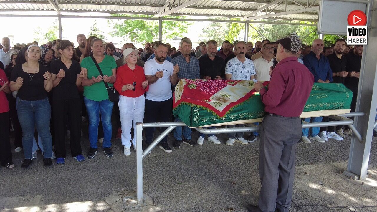 Gözyaşları Arasında Toprağa Verildi