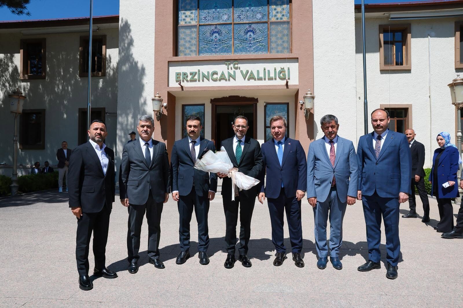 Bakan Yardimcisi Ayyildiz Vali̇li̇k Zi̇yaret 3