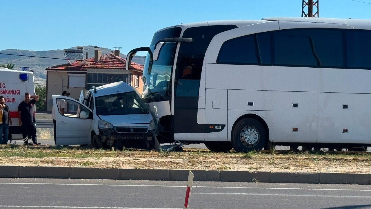 Erzincan Seferindeki Otobüs Kaza Yaptı: 1 Kişi Öldü