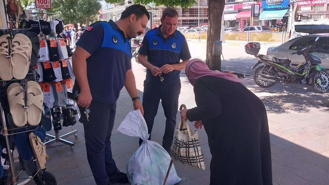 Yaşli Kadin Zabita 5