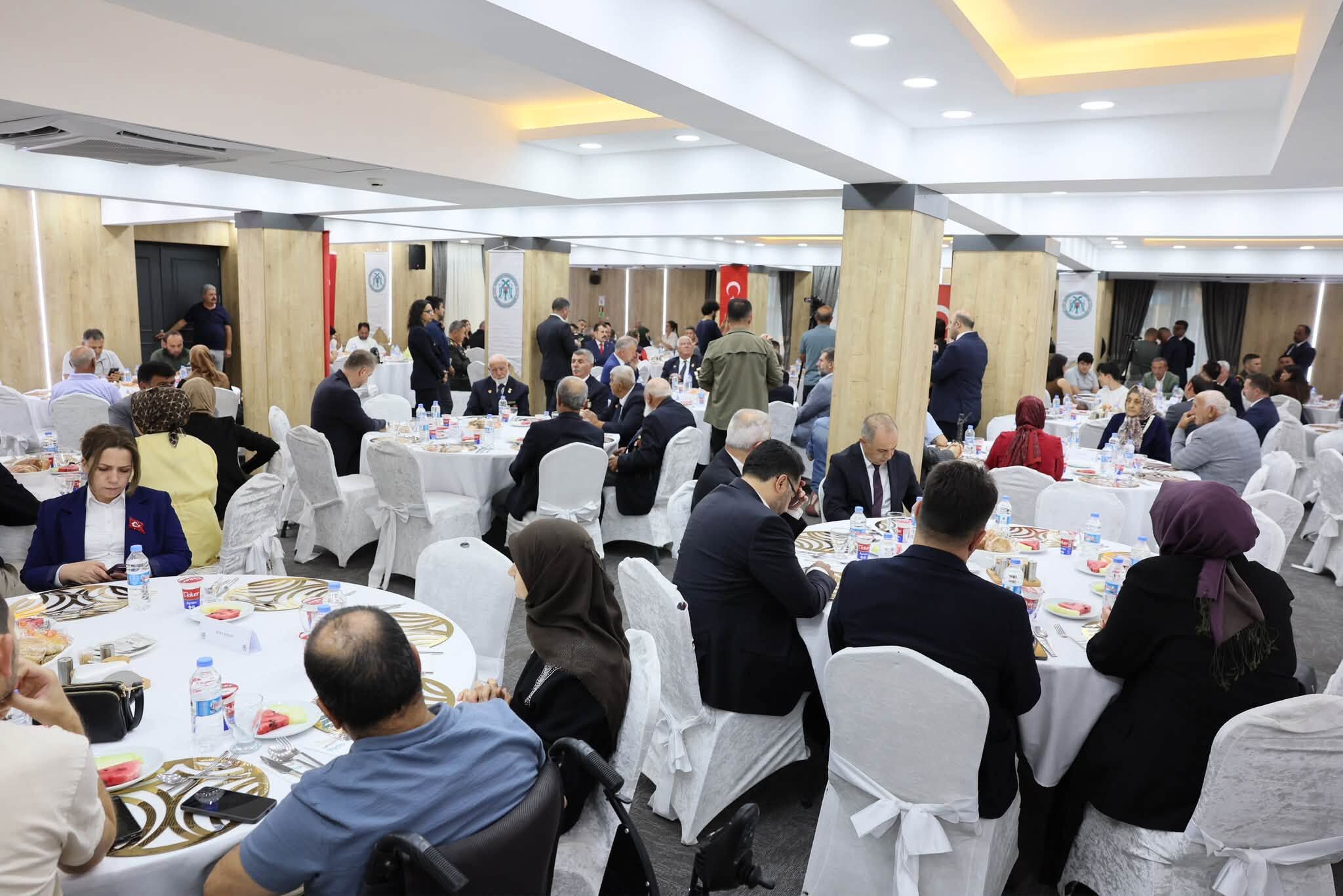 15 Temmuz Şehi̇t Gazi̇ Yemek 3