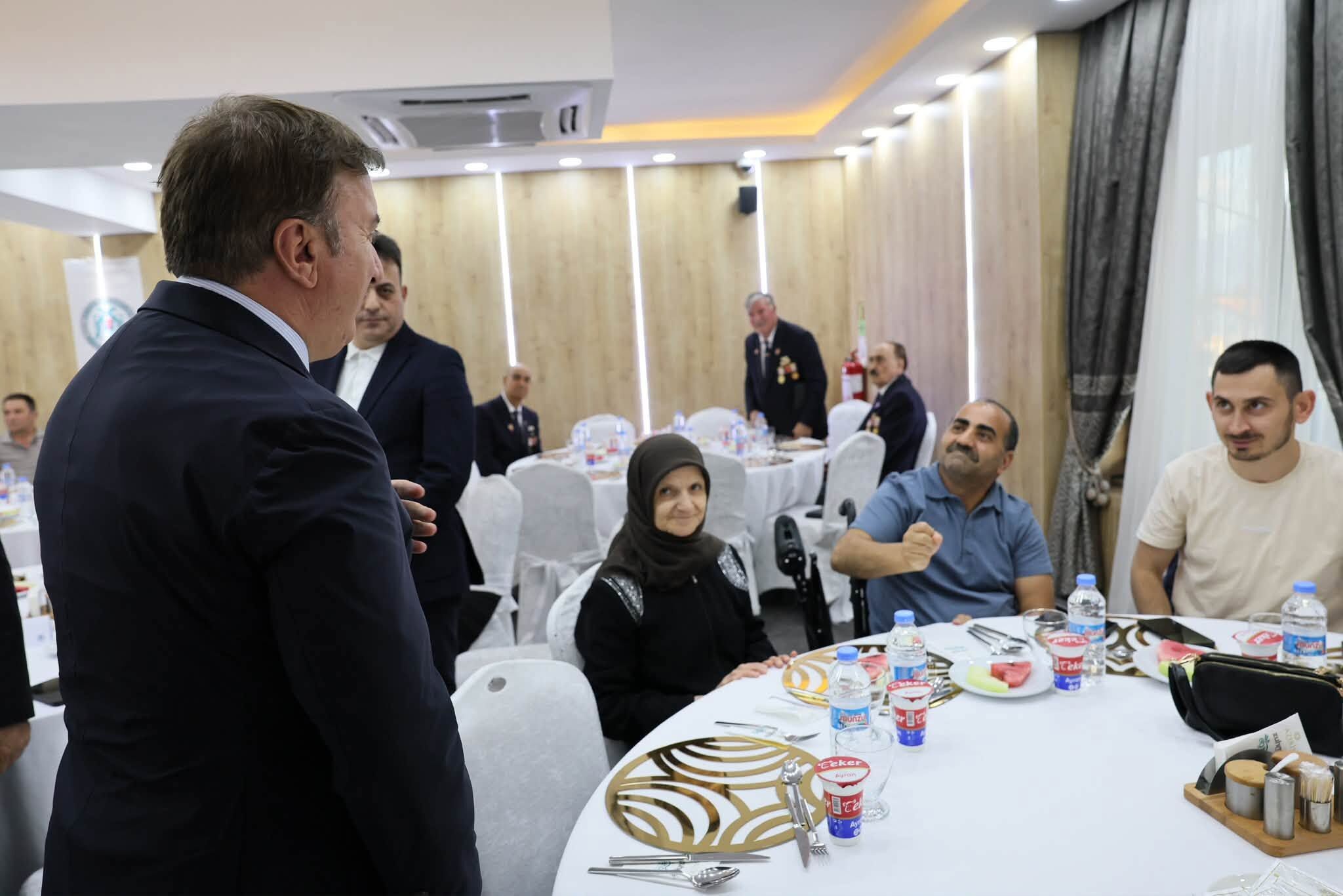 15 Temmuz Şehi̇t Gazi̇ Yemek 5