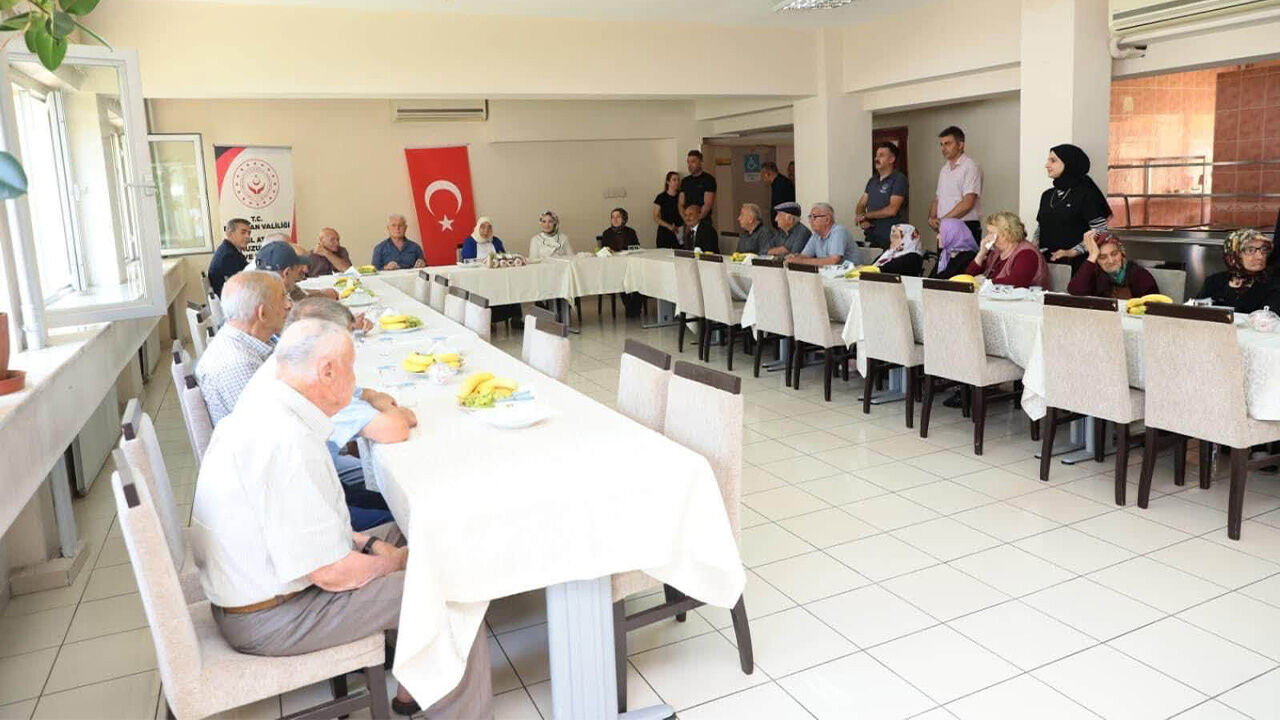 Semi̇ha Yildirim Huzurevi̇ Zi̇yaret 6